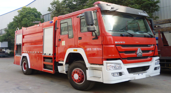 重汽豪沃8噸水罐消防車圖片